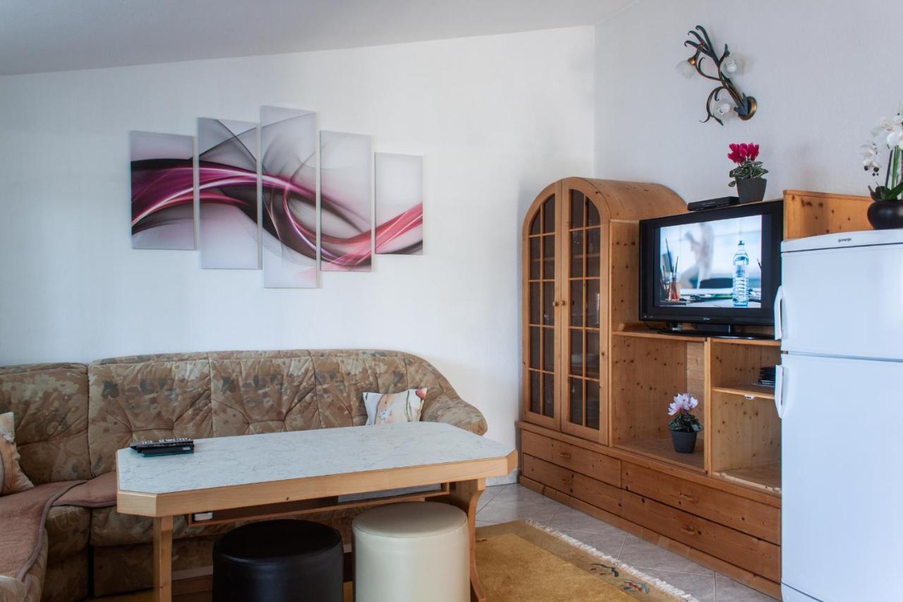 Marcel Apartment Mit Meerblick 特罗吉尔 外观 照片