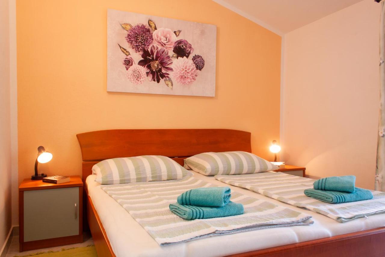 Marcel Apartment Mit Meerblick 特罗吉尔 外观 照片