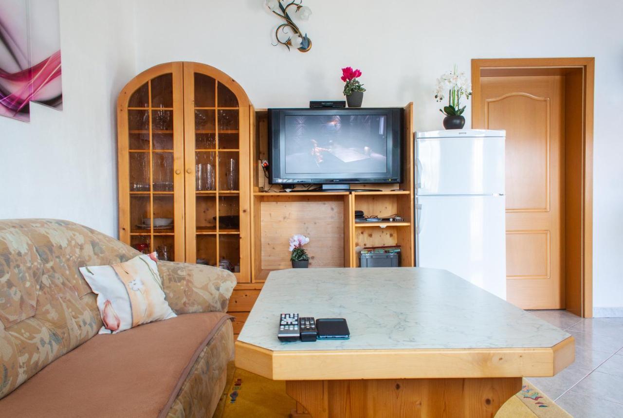 Marcel Apartment Mit Meerblick 特罗吉尔 外观 照片