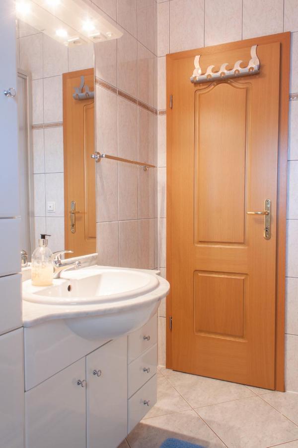 Marcel Apartment Mit Meerblick 特罗吉尔 外观 照片